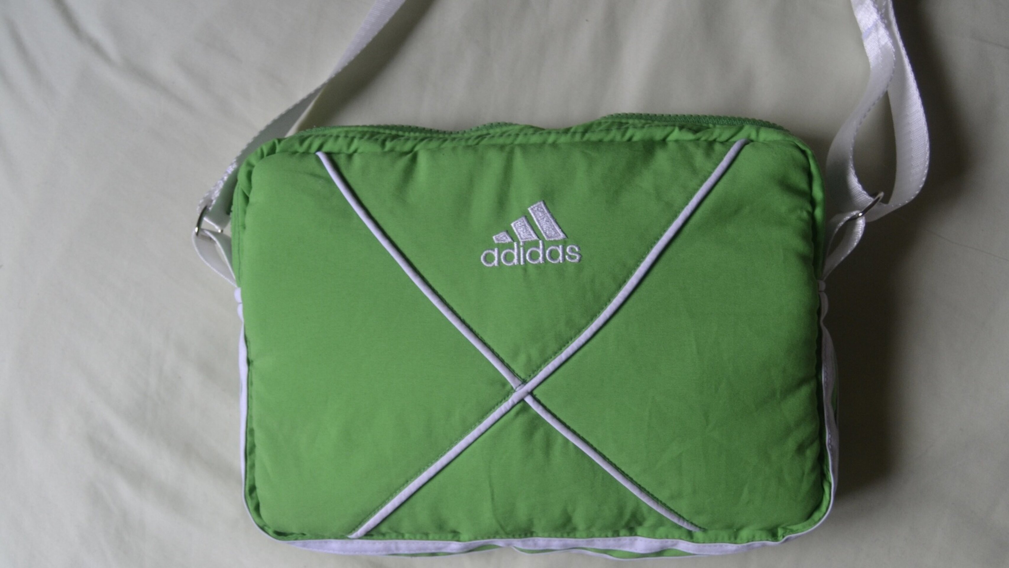 Bolso upcycled Adidas - 4
