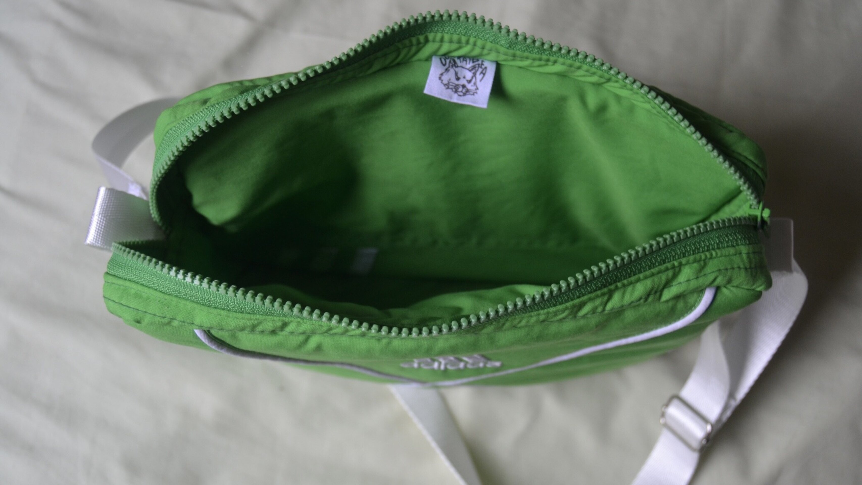 Bolso upcycled Adidas - 5