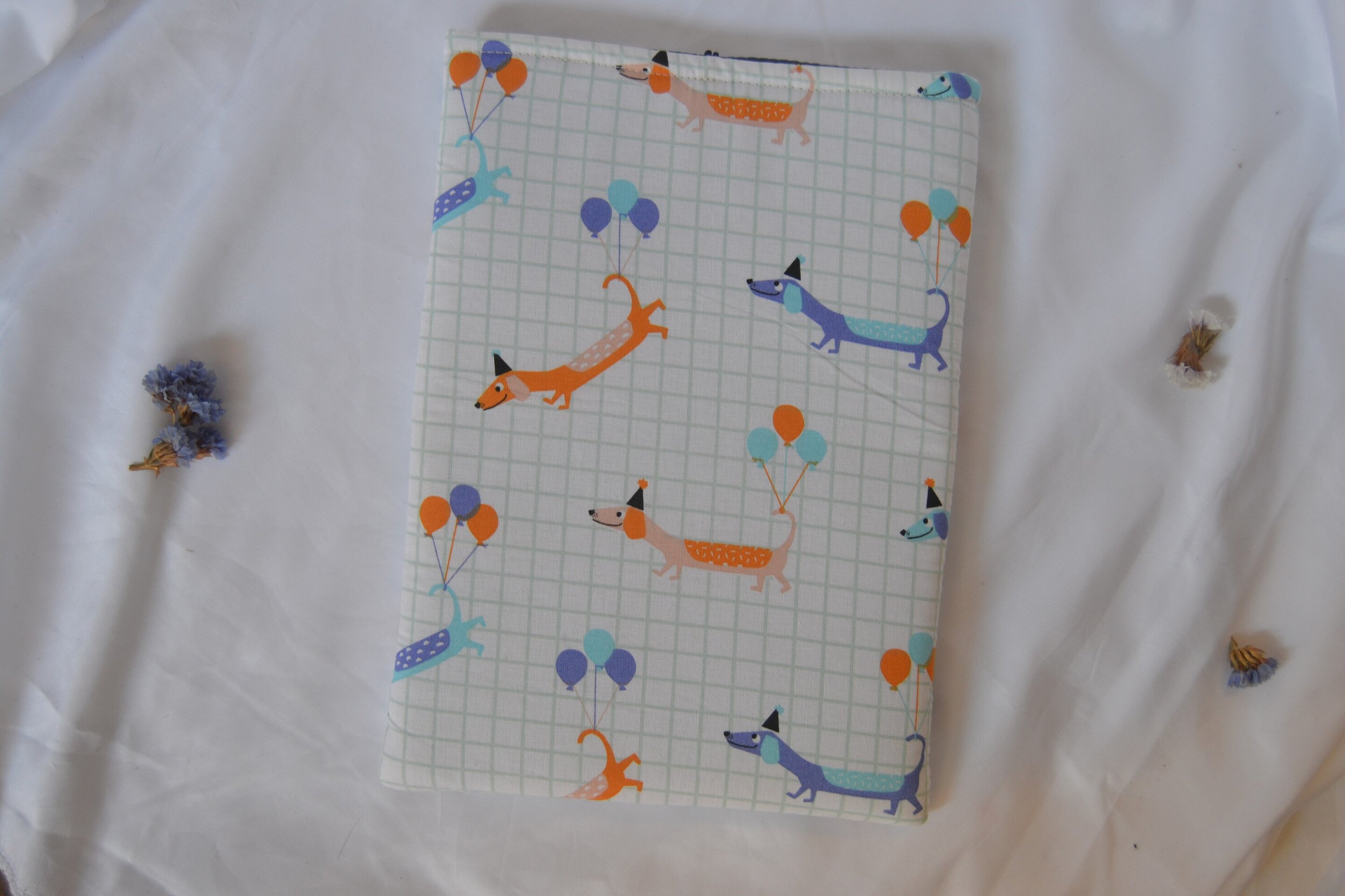 FUNDA LIBRO SALCHICHA - 3