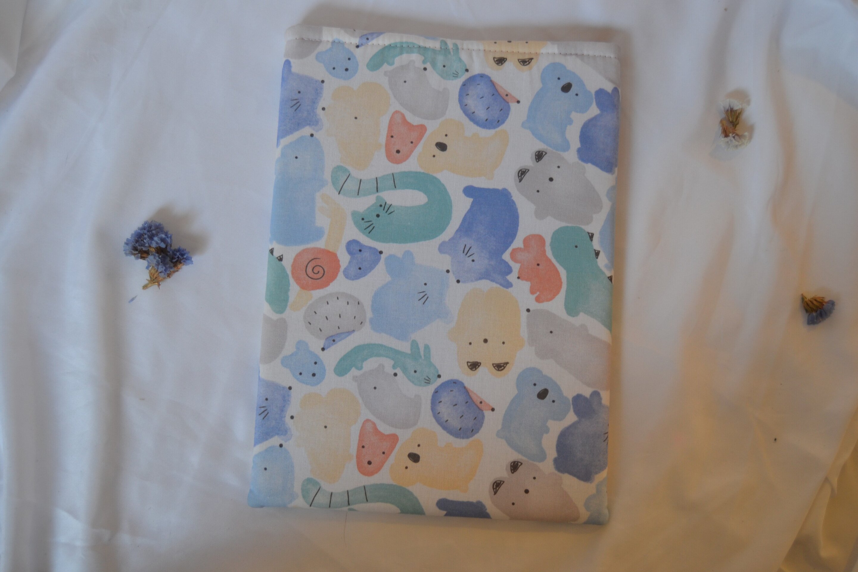 FUNDA LIBRO BICHIS - 2